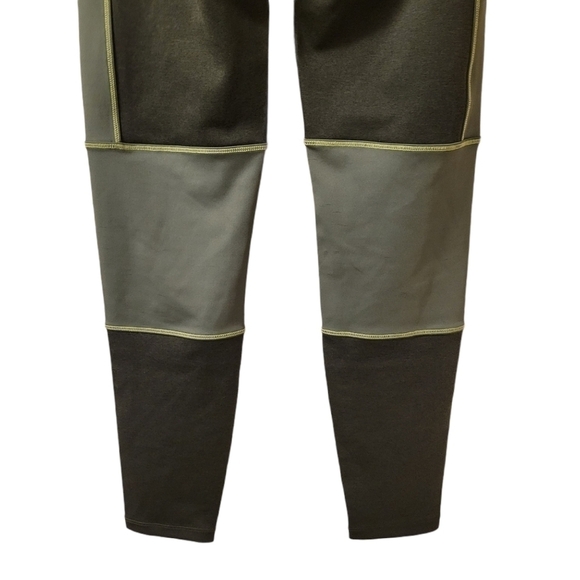 Good American Green Dual Life Colorblock Leggings - Picture 7 of 11